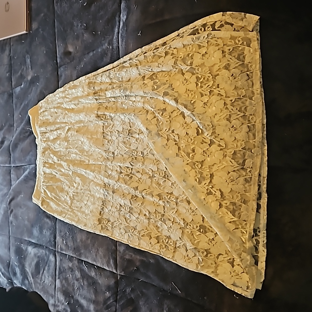 Vanity cream lace skirt